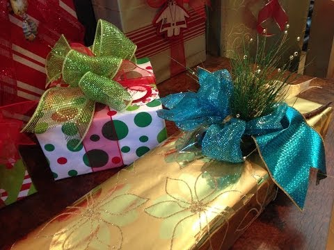 How to Wrap a BEAUTIFUL Christmas Gift