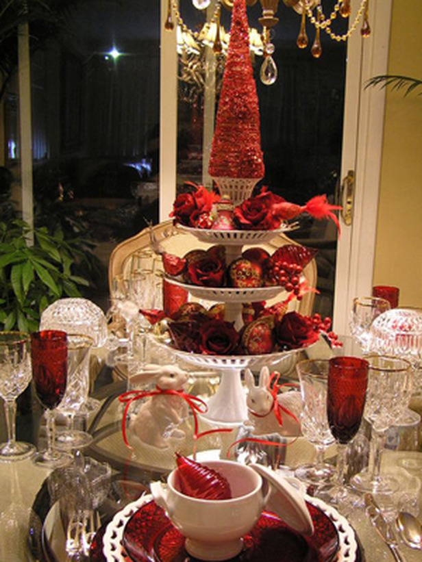 RMS_tablescapes-Christmas-red-table-setting_s3x4_lg